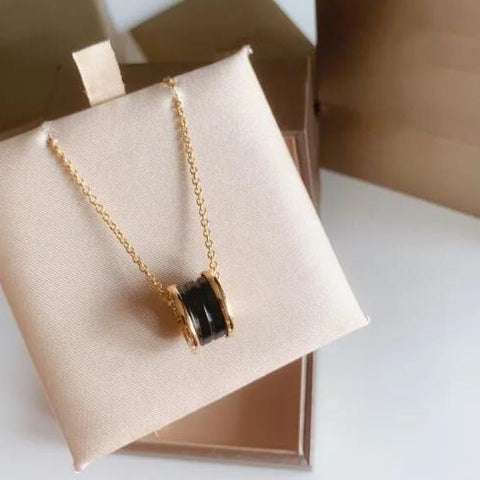 Ceramic pendant necklace
